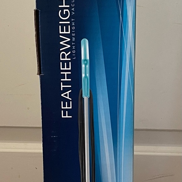 Bissell featherweight bagless stick vacuum - Picture 2 of 4